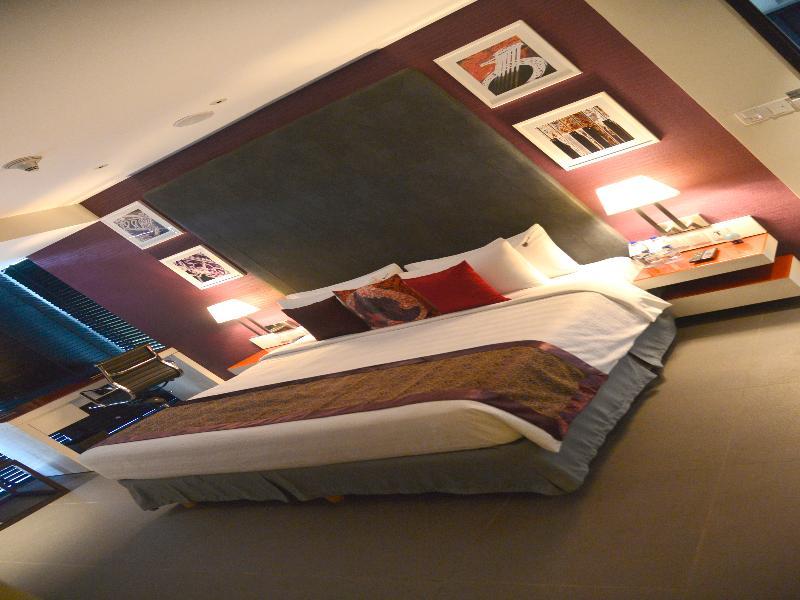Hard Rock Hotel Goa Calangute Exterior foto A bedroom at the hotel