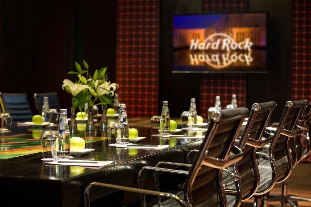 Hard Rock Hotel Goa Calangute Exterior foto The Rock Shop