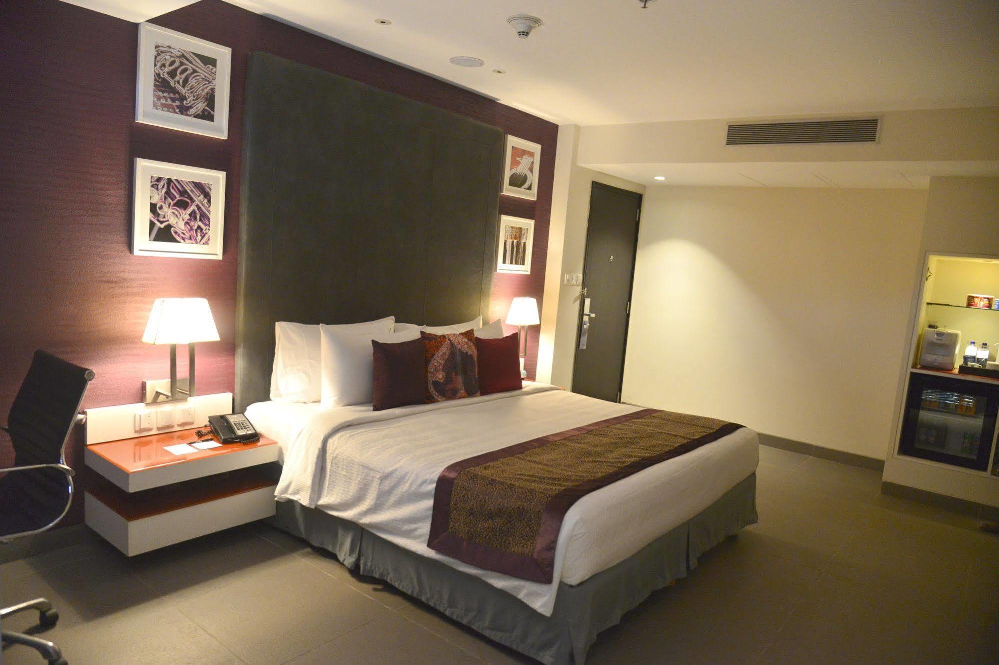 Hard Rock Hotel Goa Calangute Exterior foto A room at the hotel