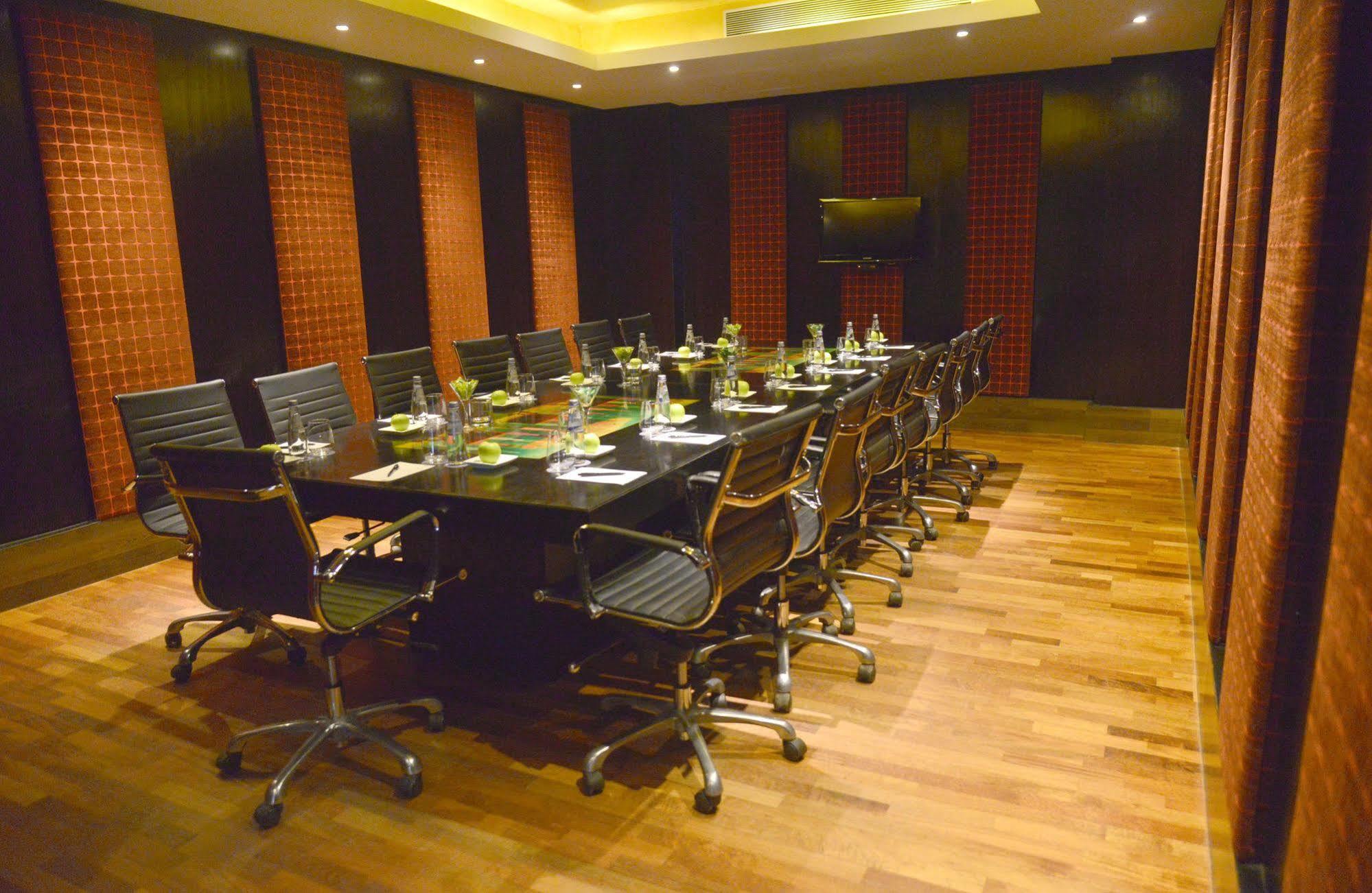 Hard Rock Hotel Goa Calangute Exterior foto A boardroom at a hotel